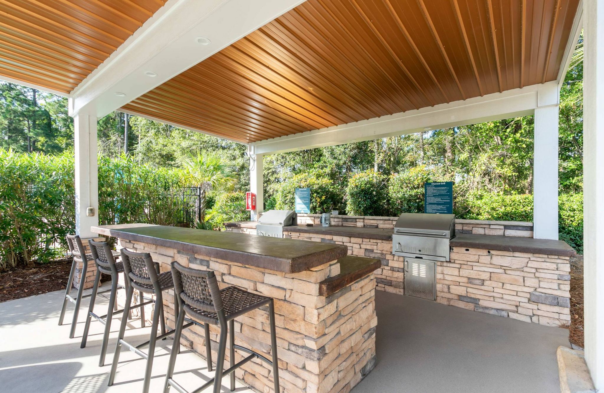 Hawthorne at Murrayville covered outdoor entertainment area with barbecues and bar style seating